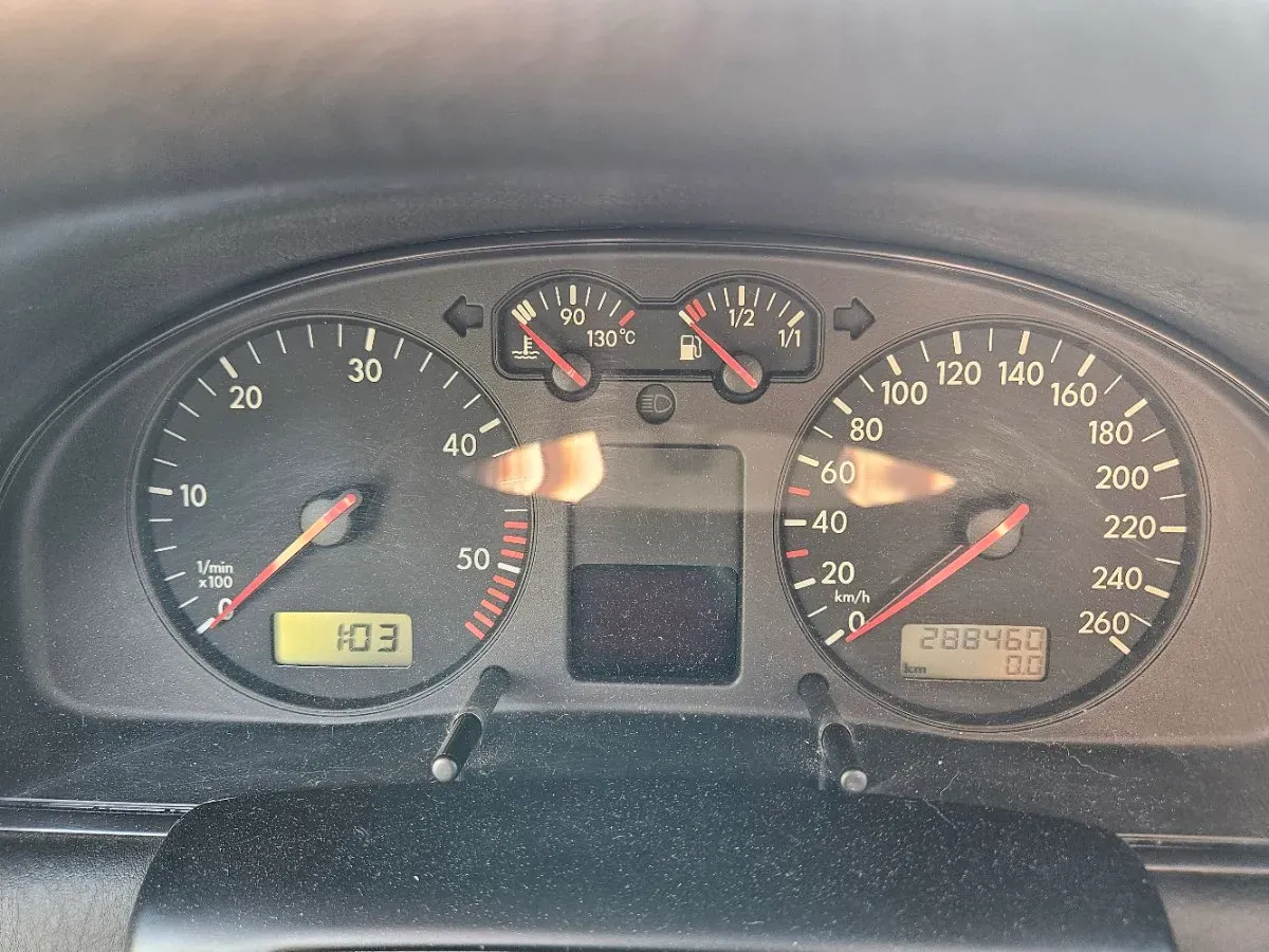 Volkswagen Passat 2000 photo 2