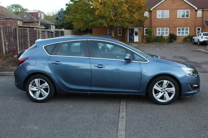 Vauxhall Astra 2015 photo 4