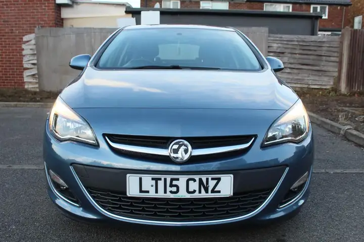 Vauxhall Astra 2015 photo 2