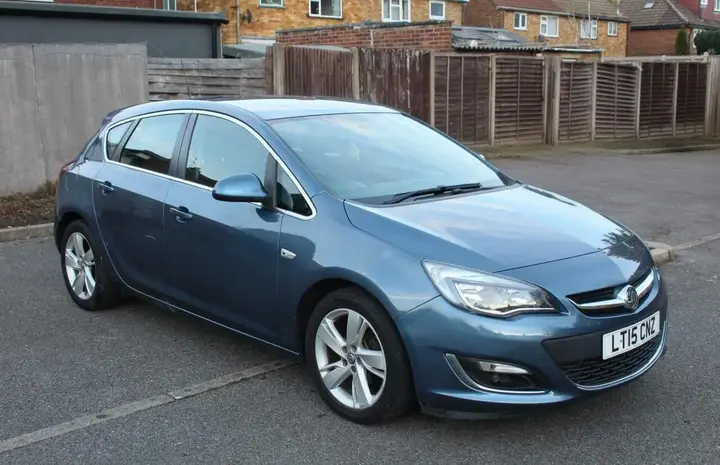 Vauxhall Astra 2015 photo 3