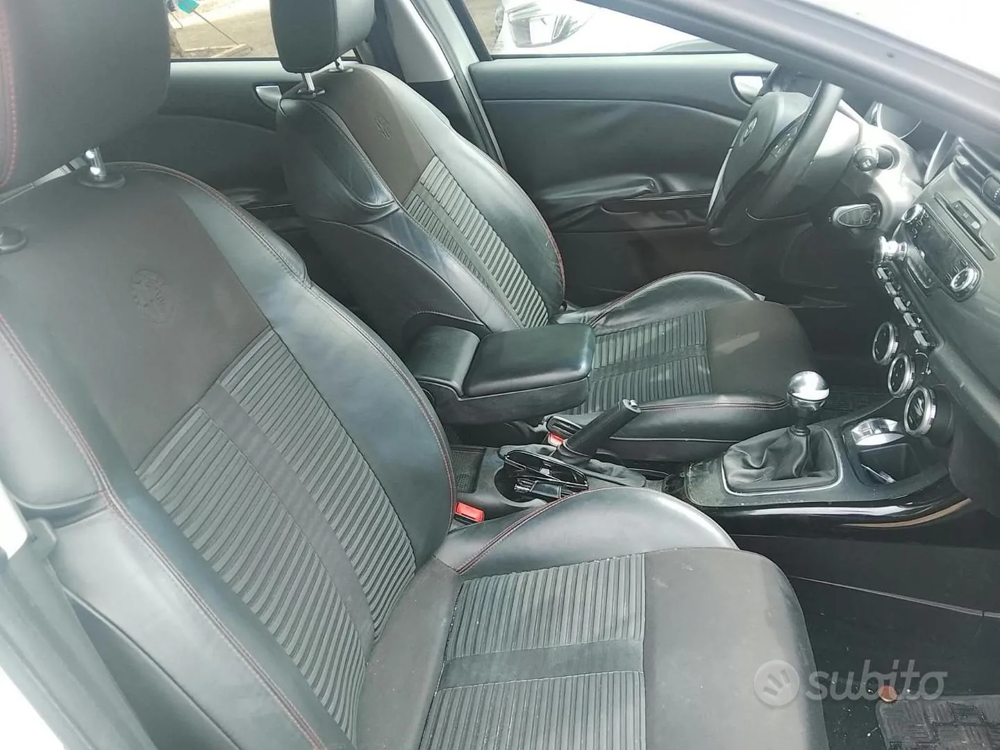Alfa Romeo Giulietta 2011 photo 2
