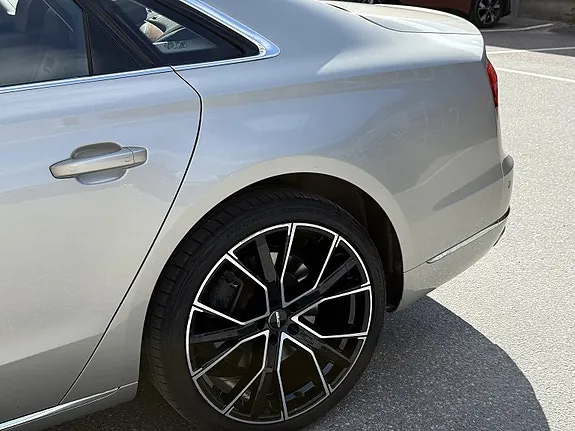 Audi A8 2014 photo 5