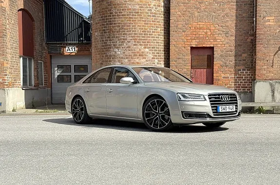 Audi A8 2014 photo 2