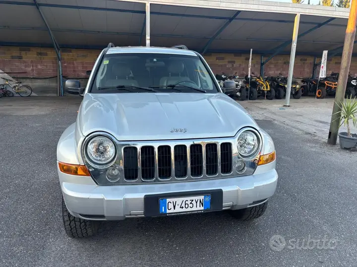 Jeep Cherokee 2005 photo 4