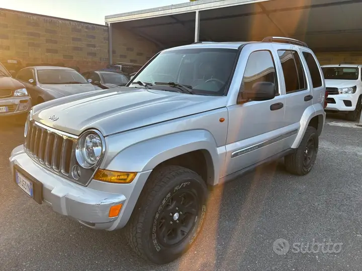 Jeep Cherokee 2005 photo 2