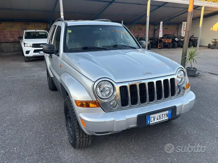 Jeep Cherokee 2005 photo 3