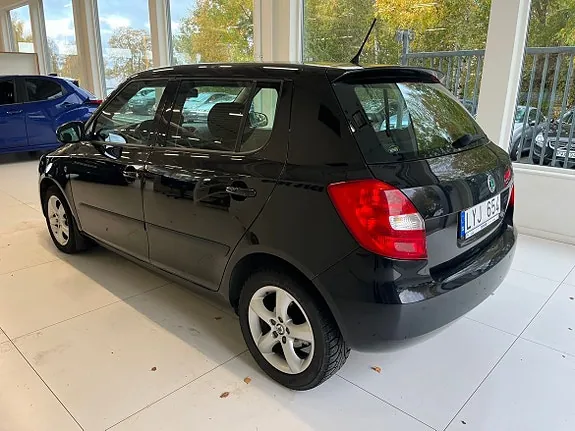 Skoda Fabia 2012 photo 3