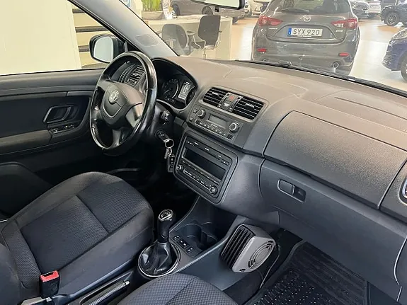 Skoda Fabia 2012 photo 5