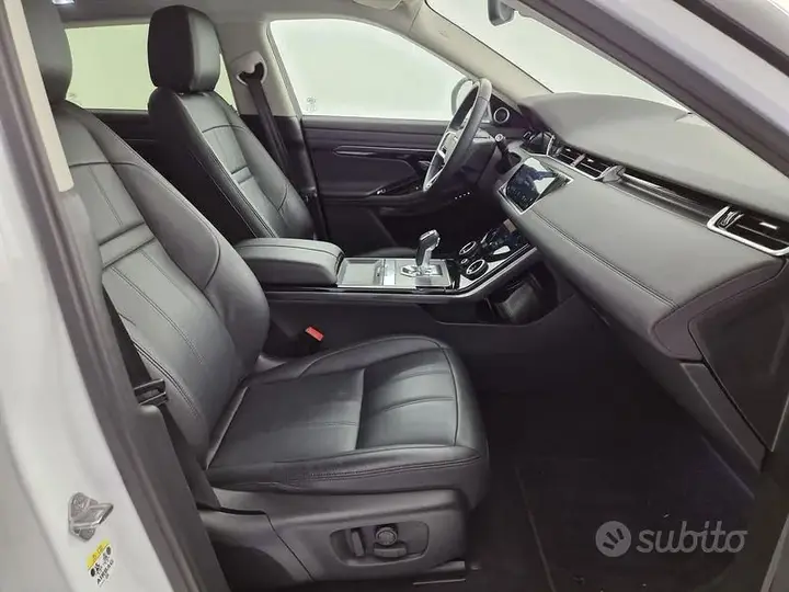 Land Rover Evoque 2022 photo 3