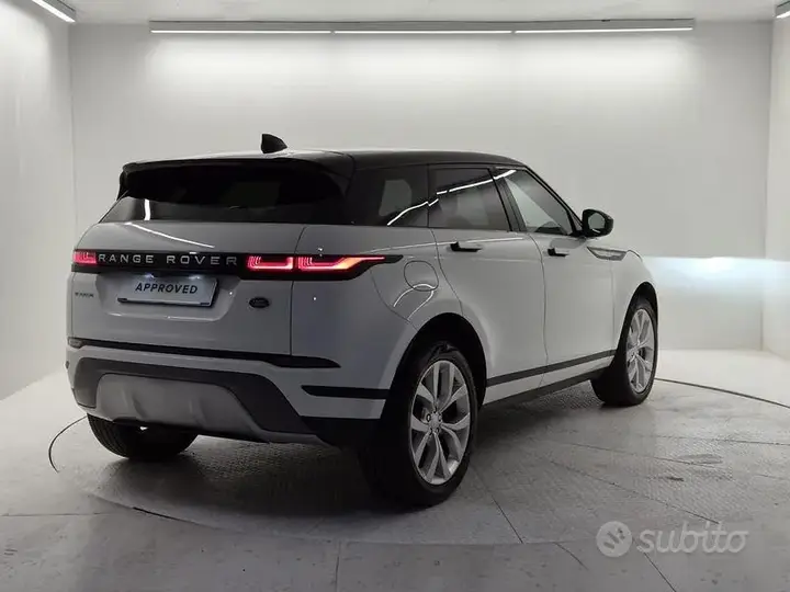 Land Rover Evoque 2022 photo 2