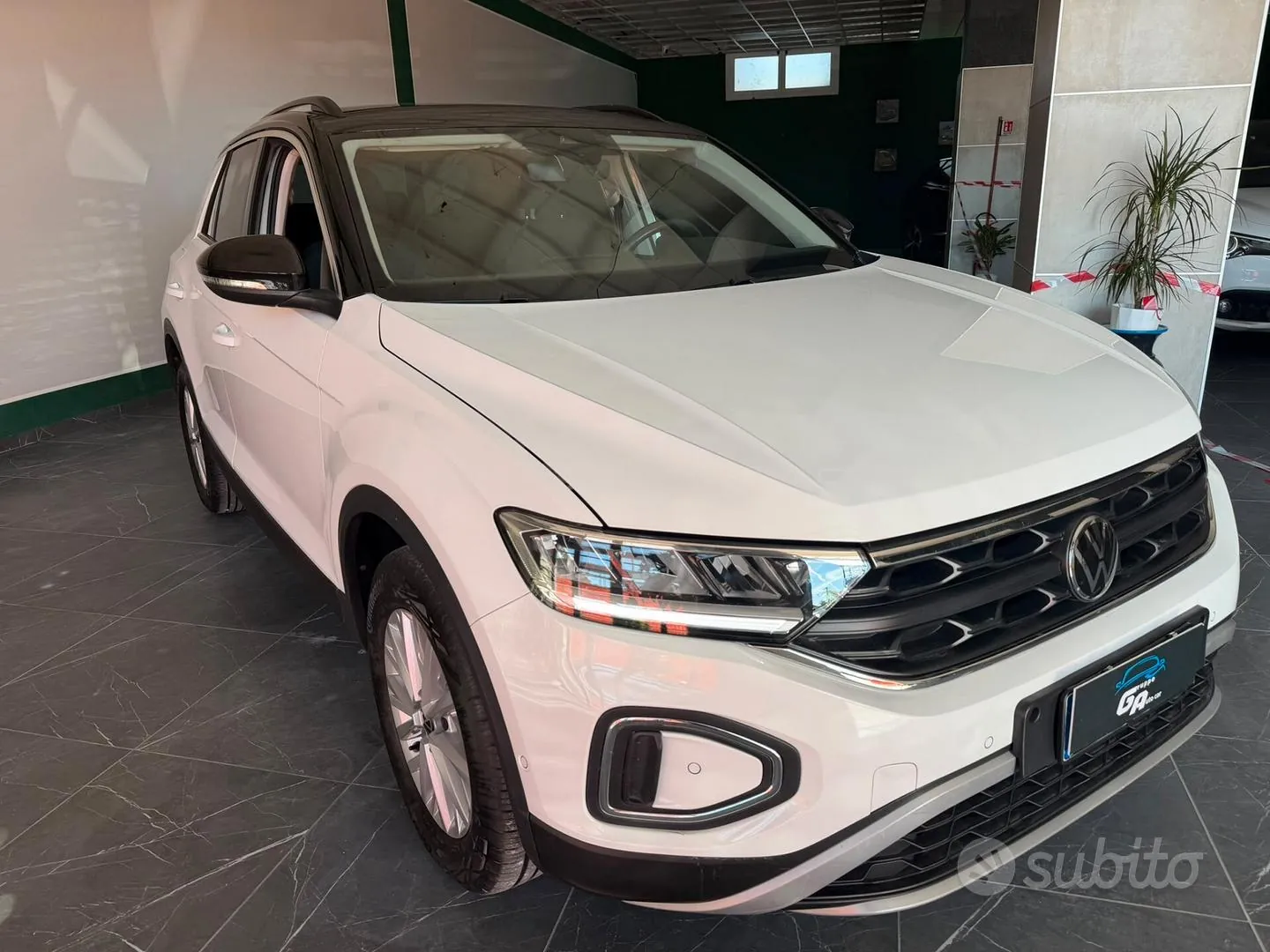 Volkswagen T-Roc 2023 photo 2