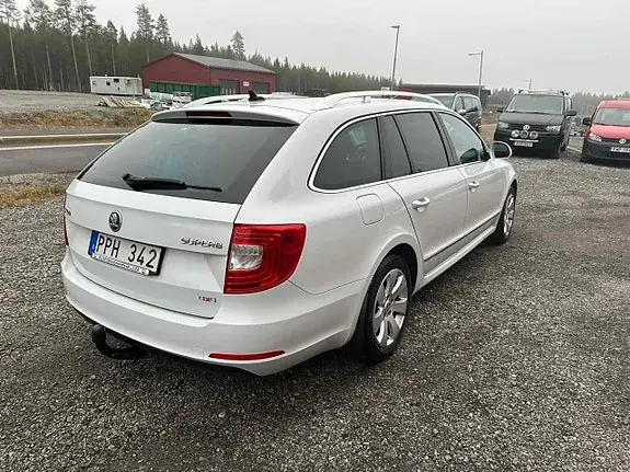 Skoda Superb 2014 photo 3