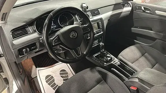 Skoda Superb 2014 photo 5