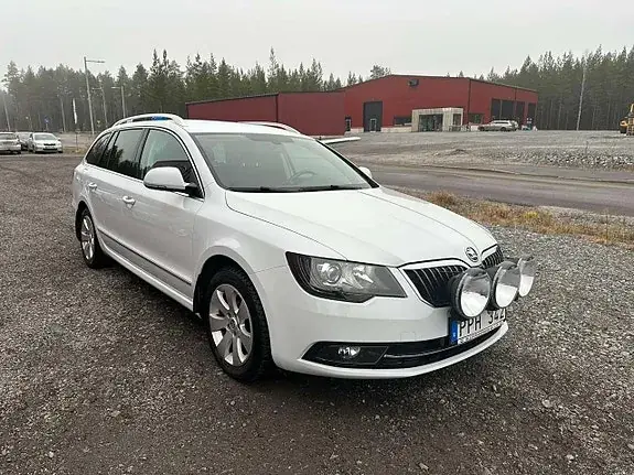 Skoda Superb 2014 photo 2