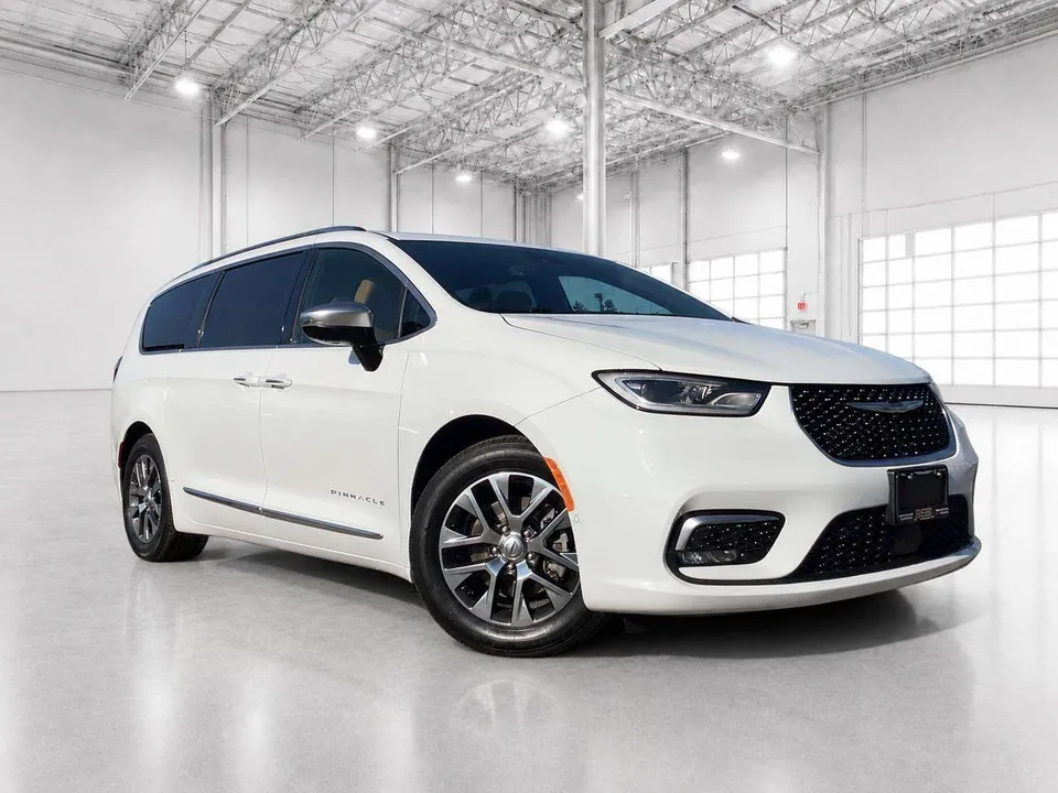 Chrysler Pacifica 2023 photo 2