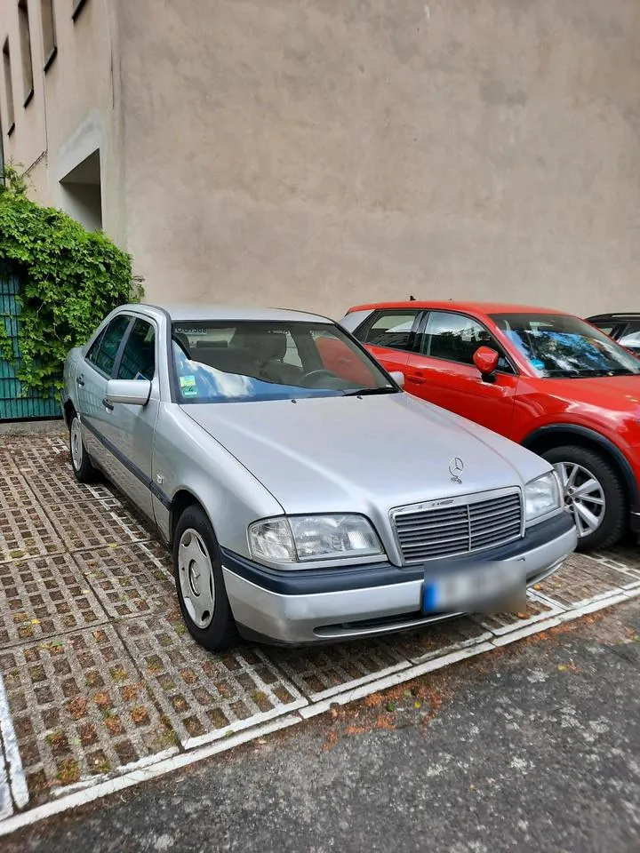 Mercedes-Benz C180