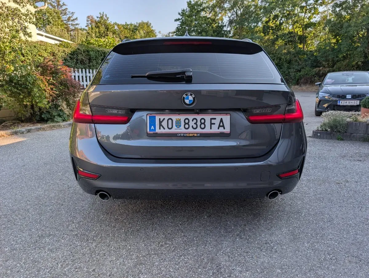 BMW 3 Series 2022 photo 3