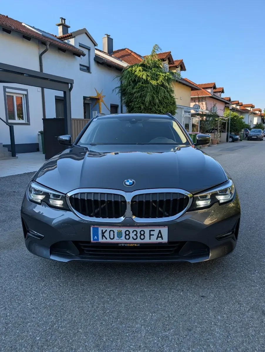 BMW 3 Series 2022 photo 2
