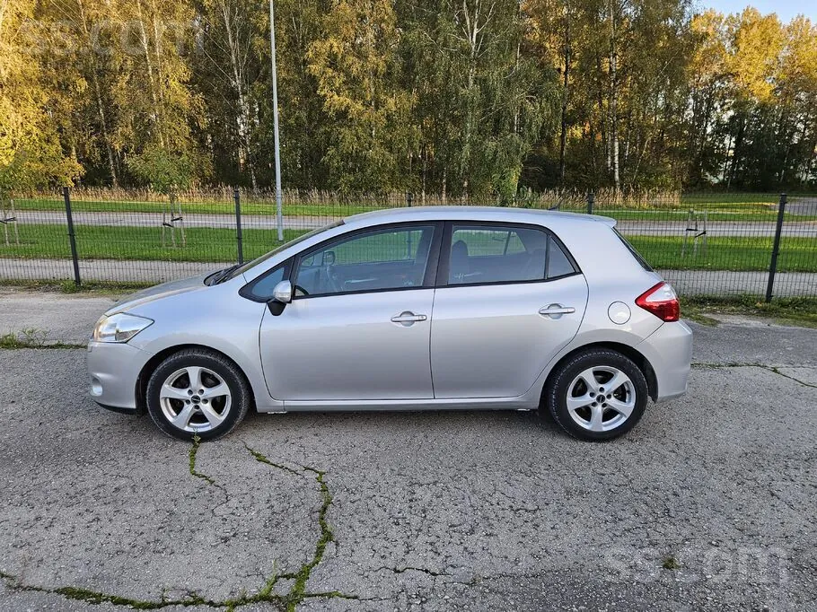 Toyota Auris 2012 photo 2