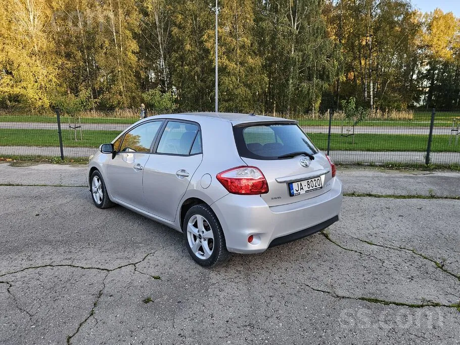 Toyota Auris 2012 photo 3