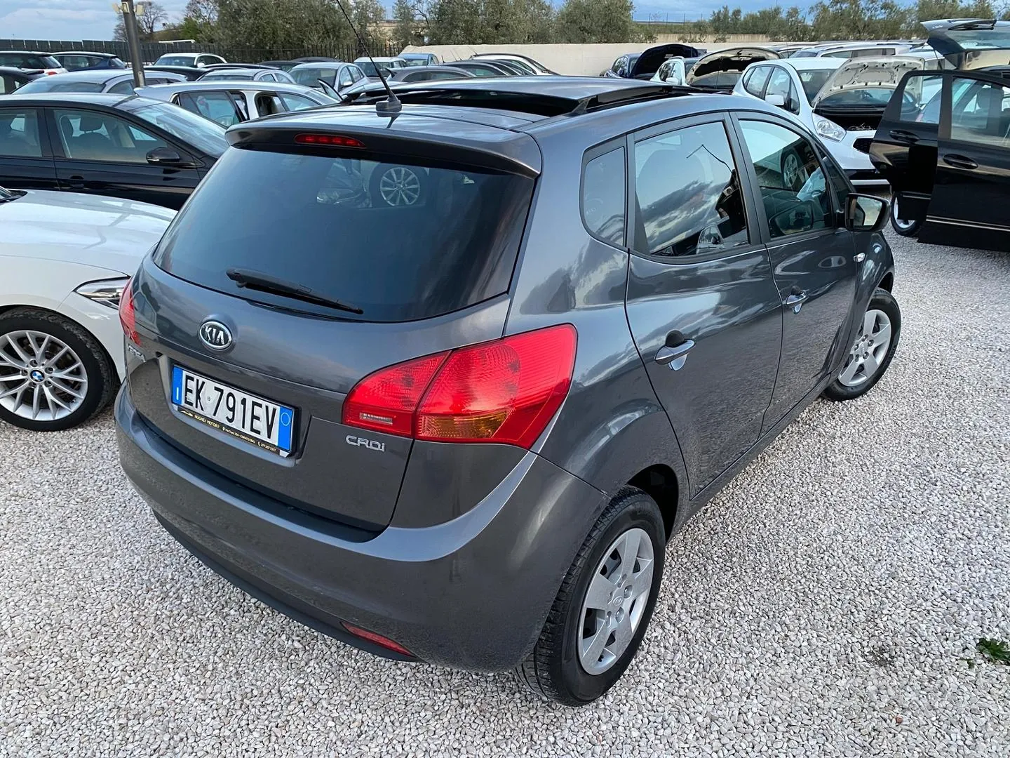 Kia Venga 2011 photo 3