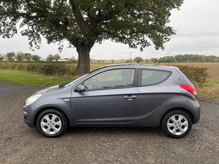 Hyundai I20 2011 photo 2
