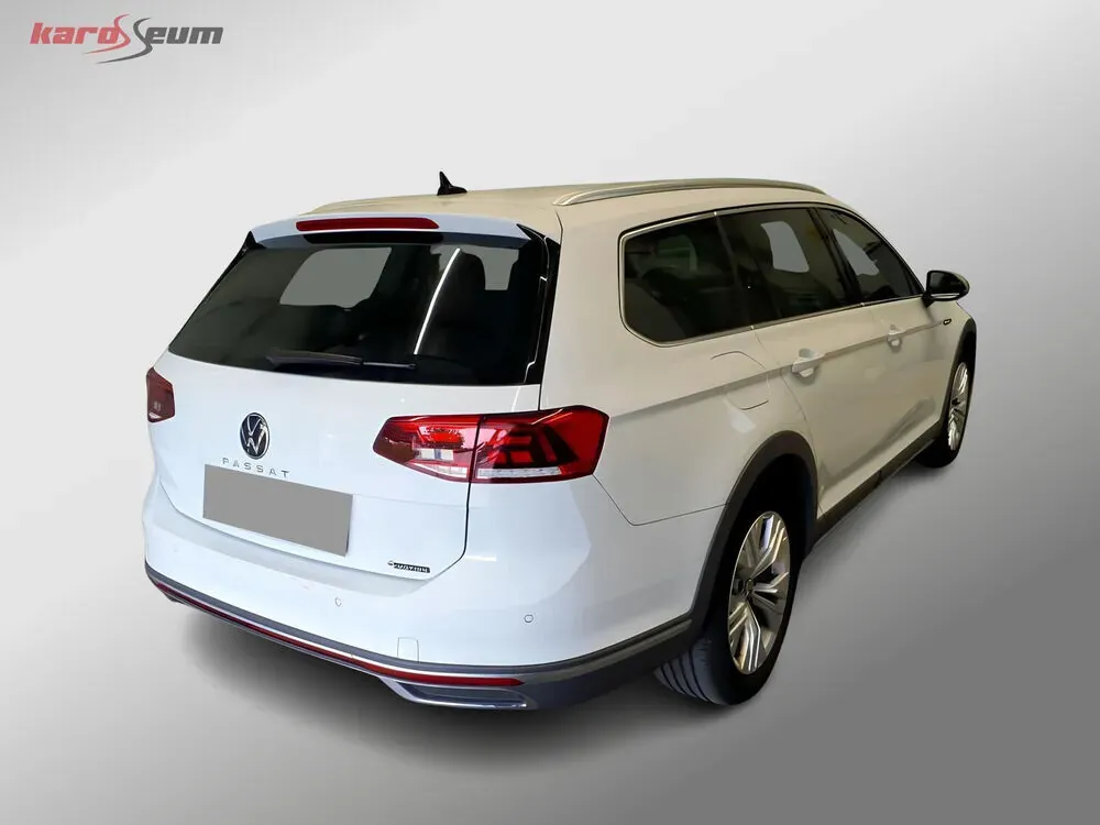 Volkswagen Passat 2023 photo 2