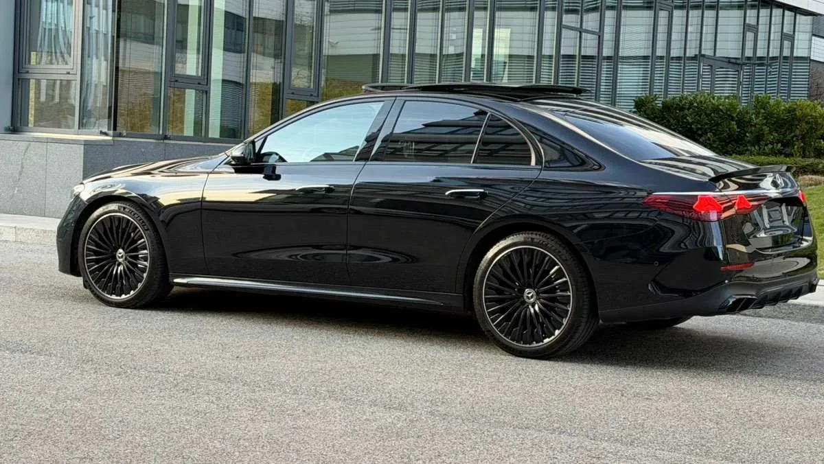 Mercedes-Benz E-Class 2023 photo 3