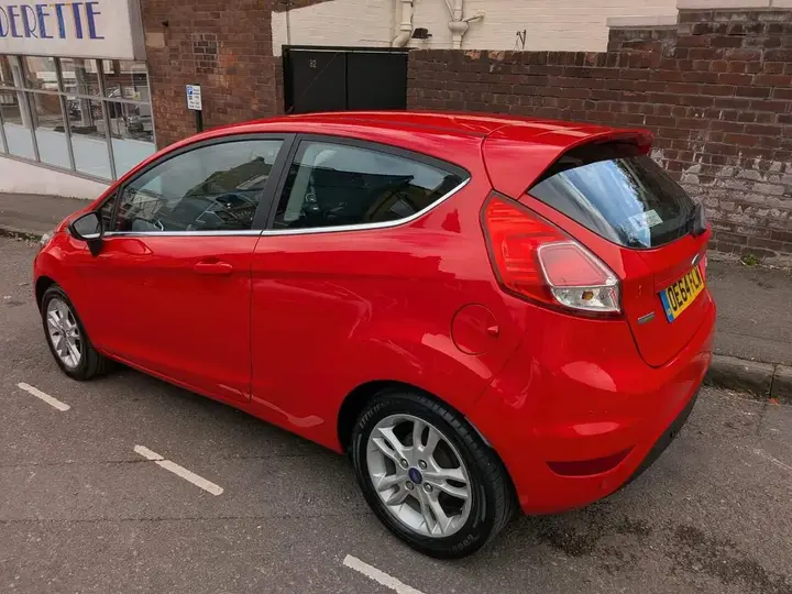 Ford Fiesta 2014 photo 4
