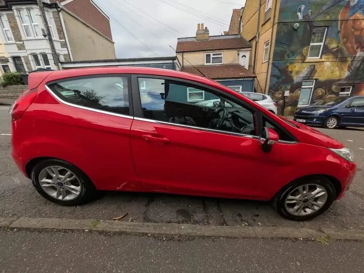 Ford Fiesta 2014 photo 5