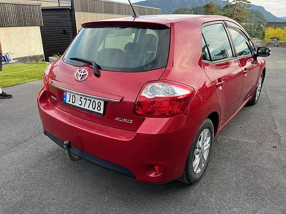 Toyota Auris 2010 photo 4