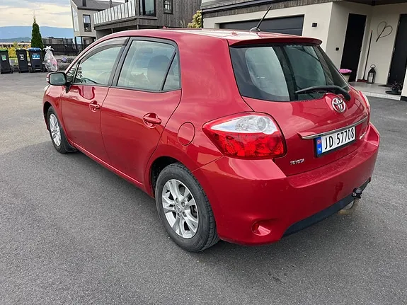Toyota Auris 2010 photo 3