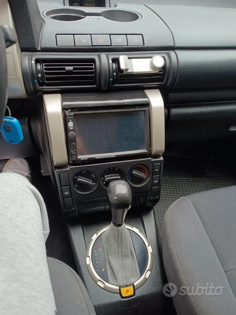 Land Rover Freelander 2004 photo 5