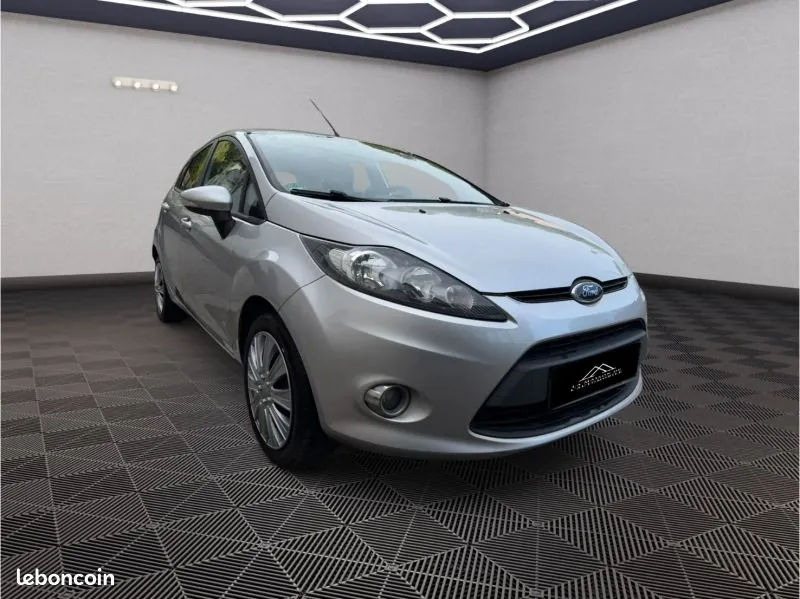 Ford Fiesta 2012 photo 2