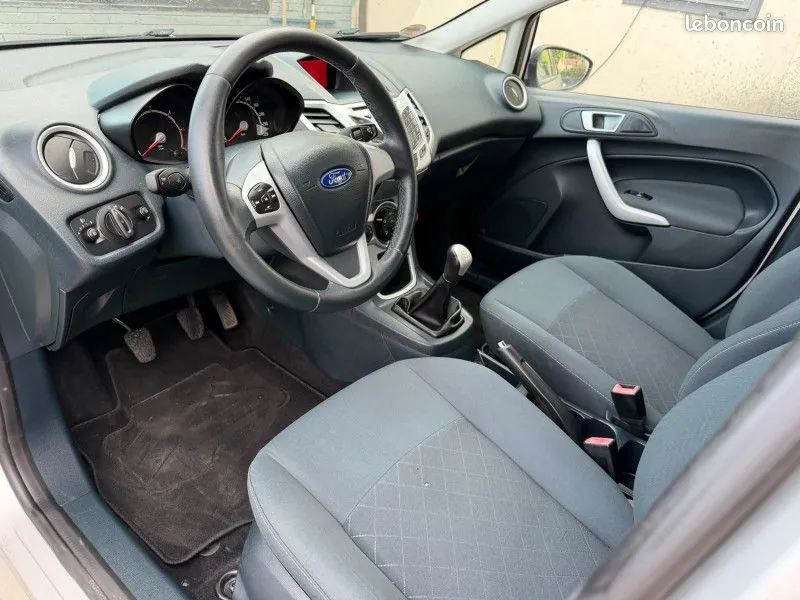 Ford Fiesta 2012 photo 5