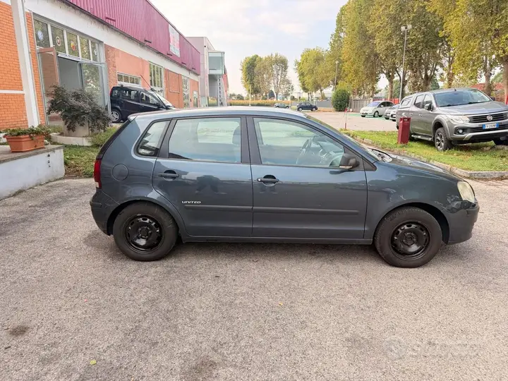 Volkswagen Polo 2009 photo 2