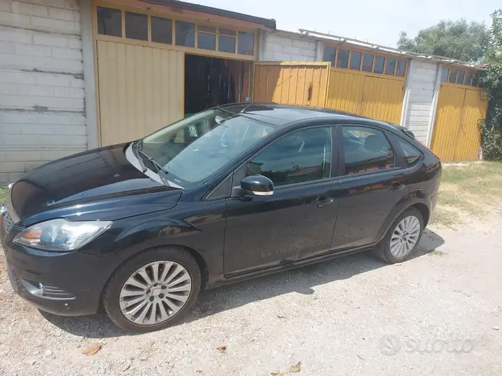 Ford Focus 2010 photo 2