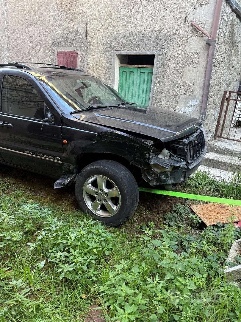 Jeep Grand Cherokee 2004 photo 4