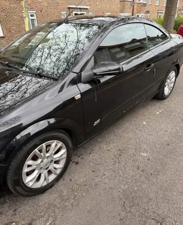 Vauxhall Astra 2009 photo 2