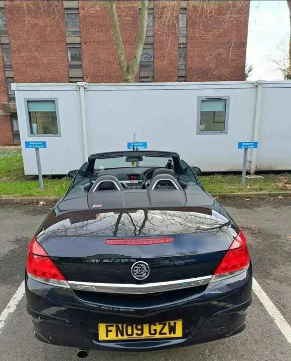 Vauxhall Astra 2009 photo 4