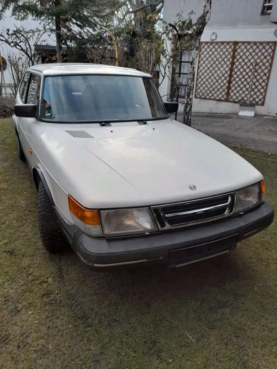 Saab 900