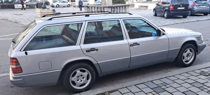Mercedes-Benz E-Class 1993 photo 2