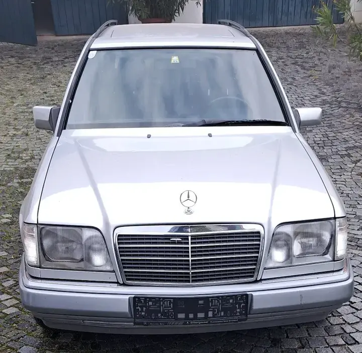 Mercedes-Benz E-Class 1993 photo 3