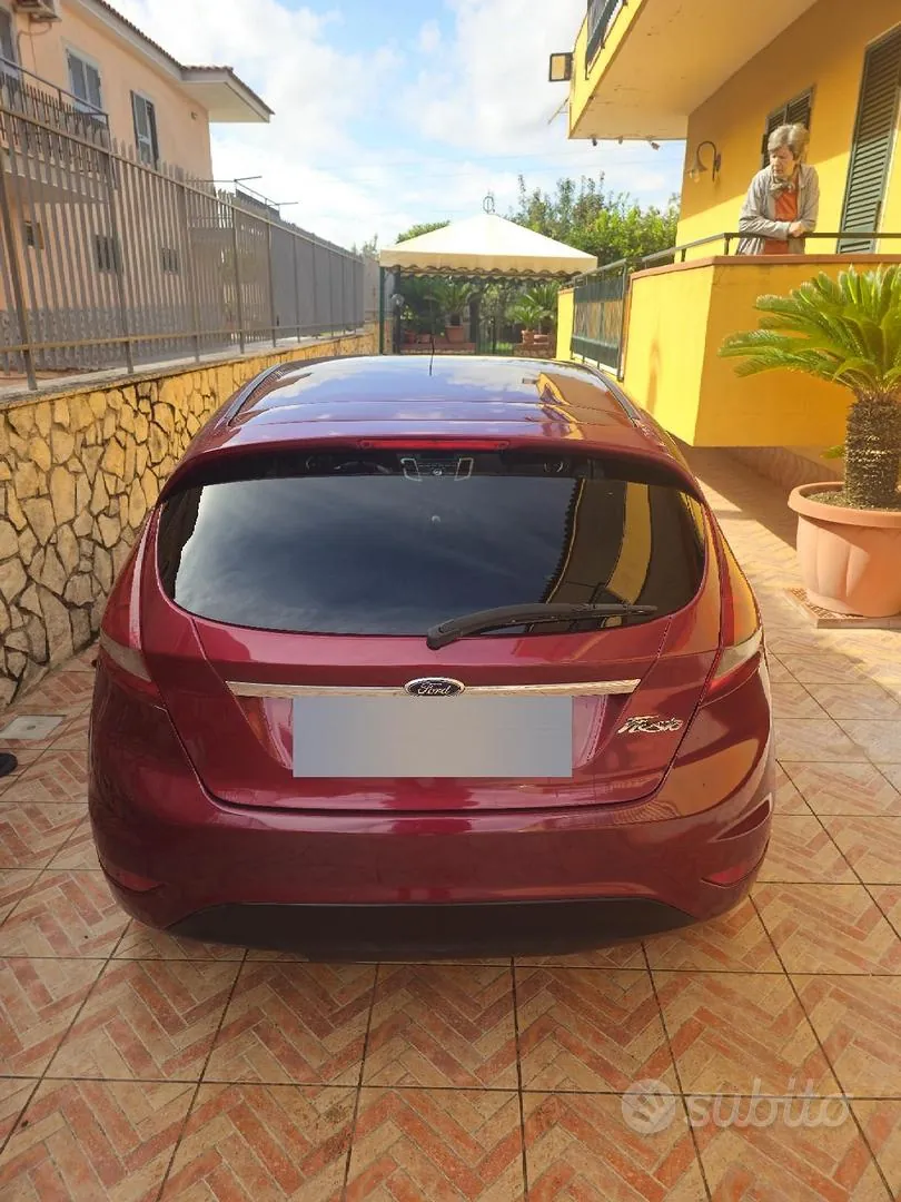 Ford Fiesta 2012 photo 3