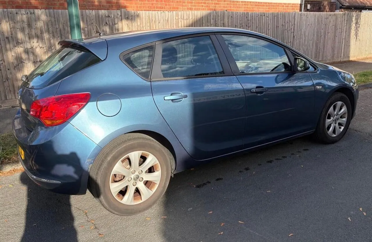 Vauxhall Astra 2015 photo 5