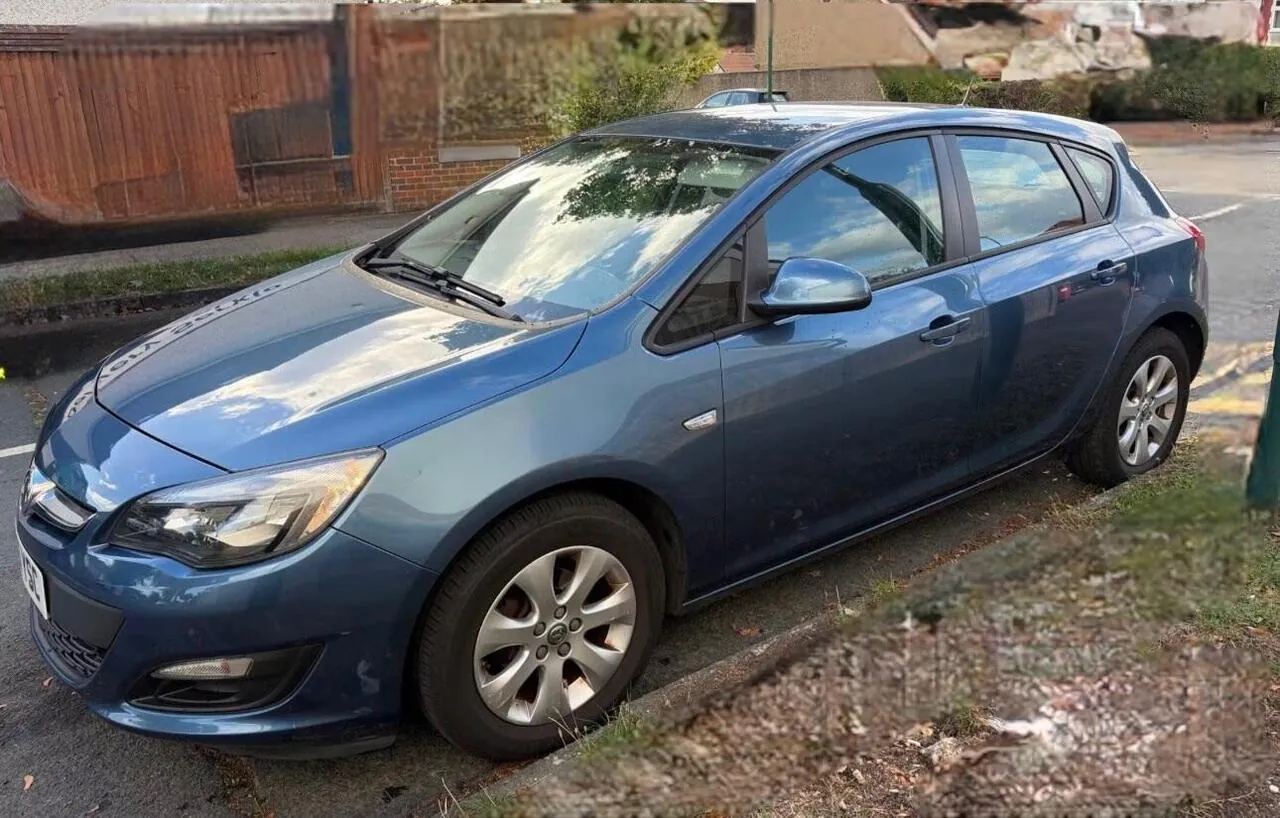 Vauxhall Astra 2015 photo 3