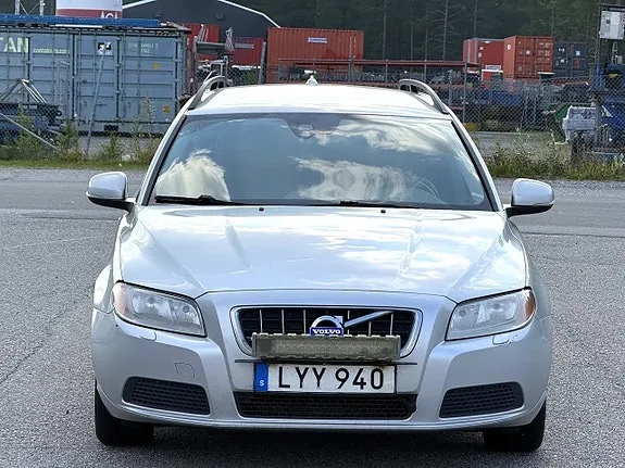 Volvo V70 2012 photo 2