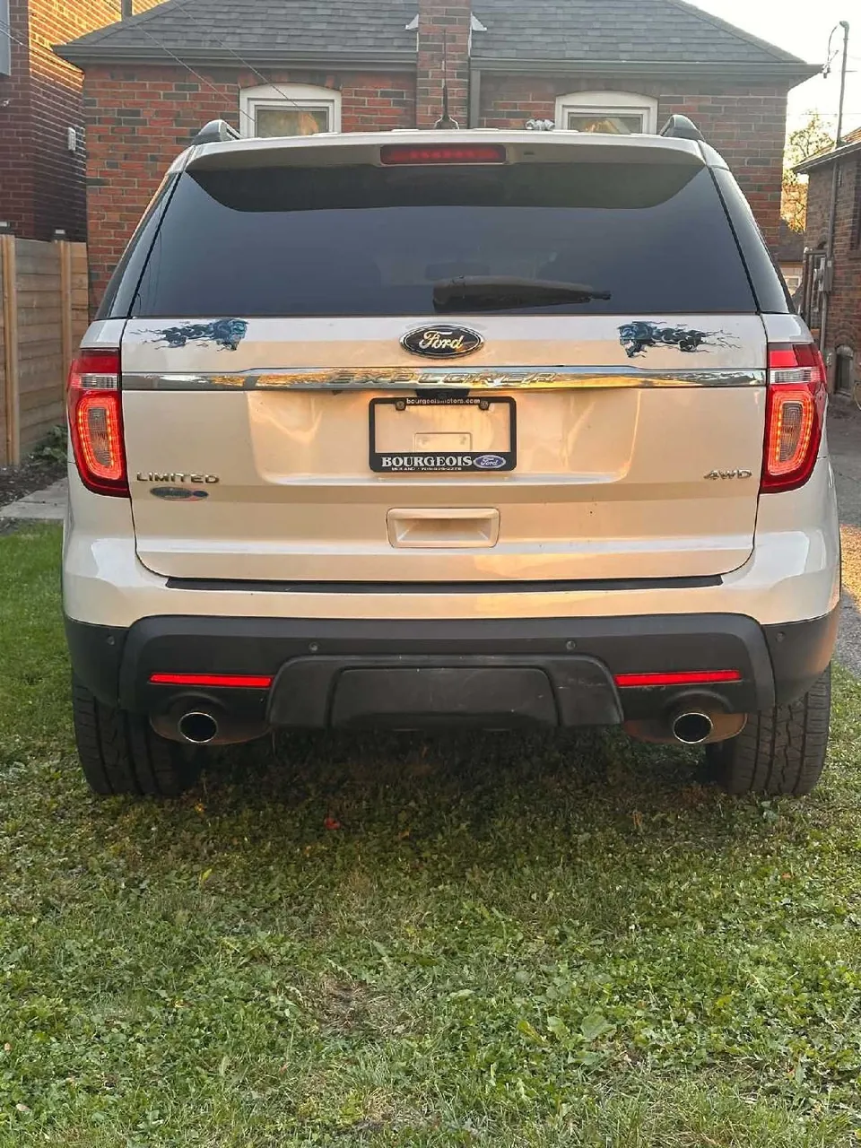 Ford Explorer 2011 photo 3