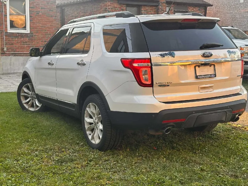 Ford Explorer 2011 photo 2
