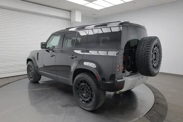 Land Rover Defender 2025 photo 5